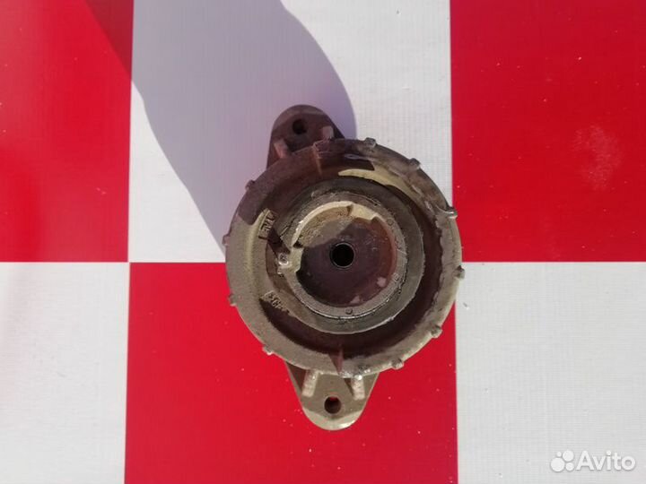 Оригинал б/у Подушка двс А2042400117 Мерседес W204