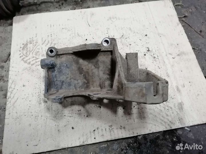 Кронштейн генератора Mitsubishi Pajero pinin