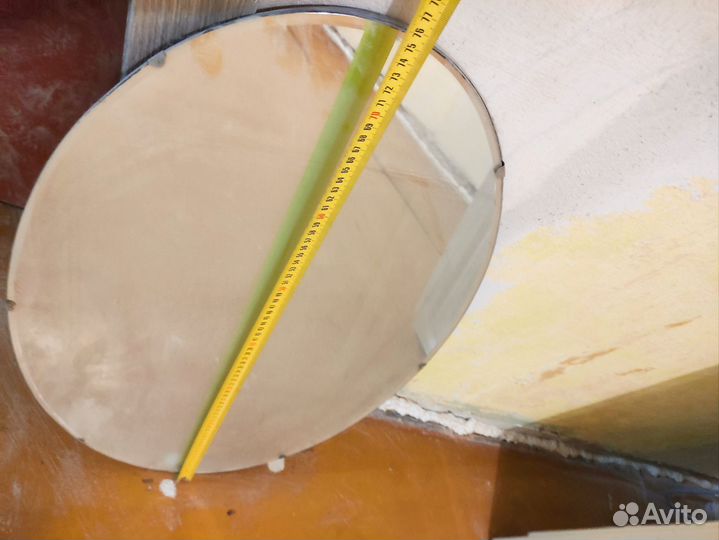 Зеркало настенное с полкой