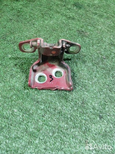 Петля двери Renault Sandero