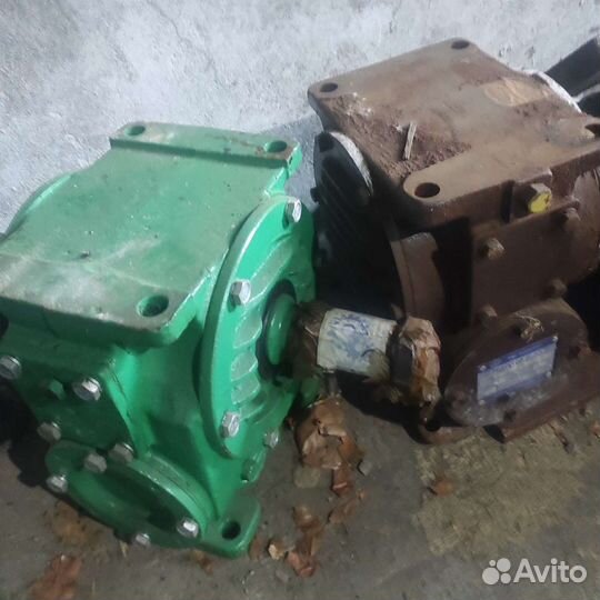 Электродвигатель с редуктором