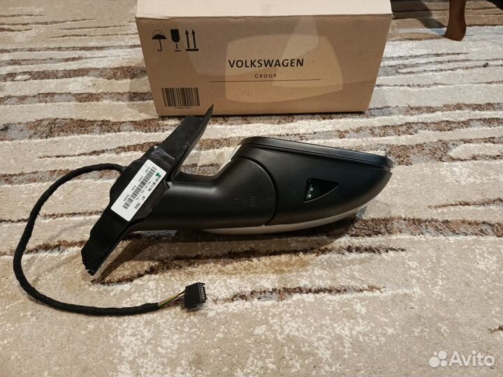 Новое зеркало правое Skoda Kodiaq белое 13 пин