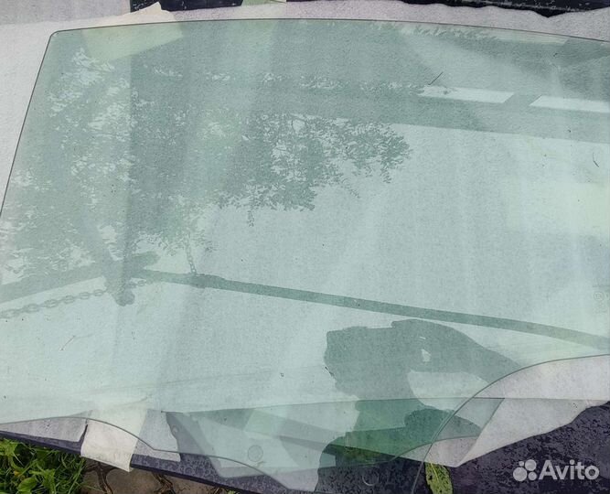 Стекло боковое Мазда 3 бк седан