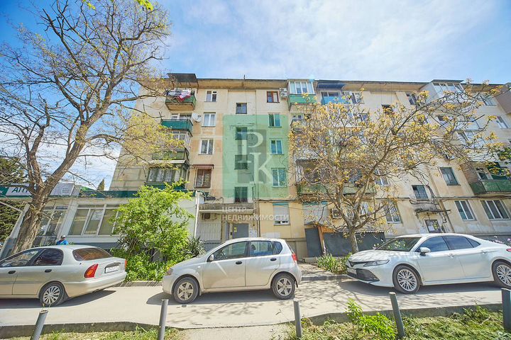 Помещение 65,2 м² с отдельным входом на Острякова