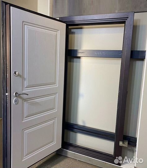 Входная дверь
