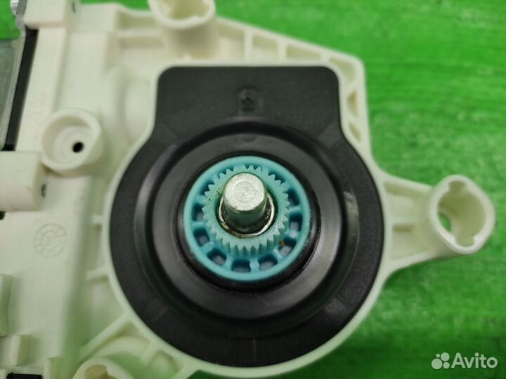 Мотор стеклоподъемника зад. лев. VW Tiguan 11-16