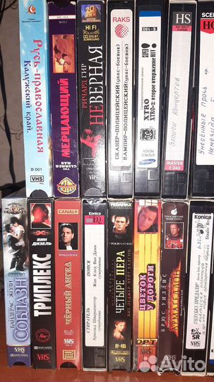 Видеокассеты с фильмами : ужасы, мистика, боевики