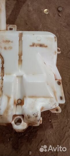 Бачок омывателя L200