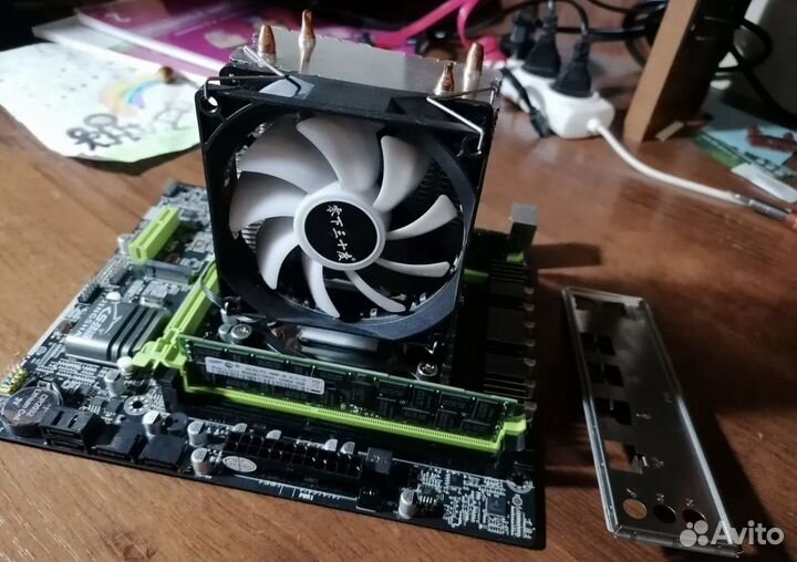 Материнская плата с процессором и памятью