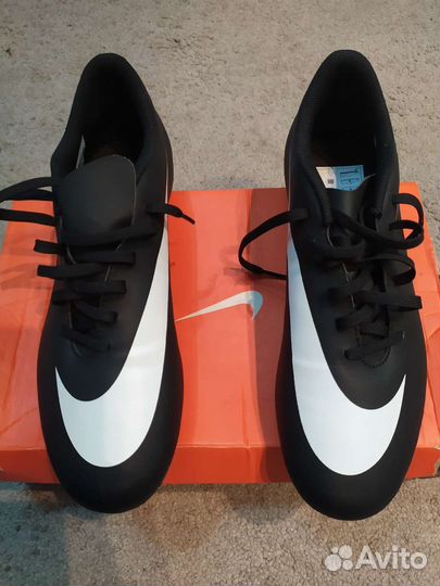 Футбольные бутсы nike