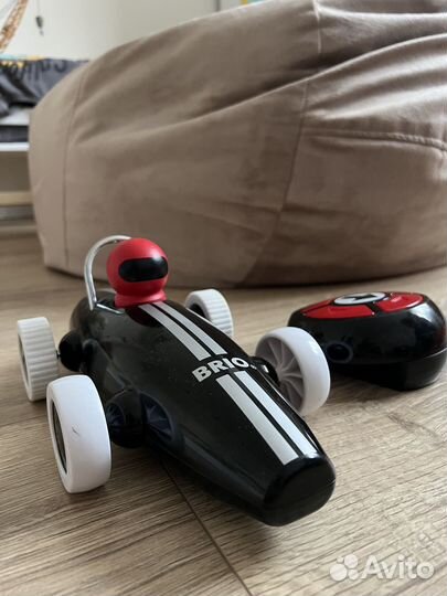 Машина Brio на пульте