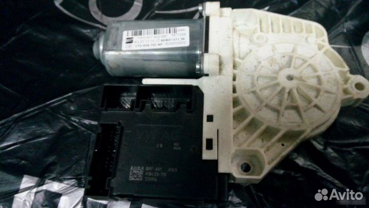 Моторчик стеклоподъемника Seat Leon 1.2 cbzb 2012