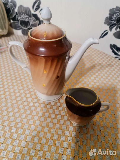 Кружка, чайник, сахарница