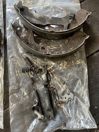 Механизмы задних колодок на Pontiac Vibe 02-08