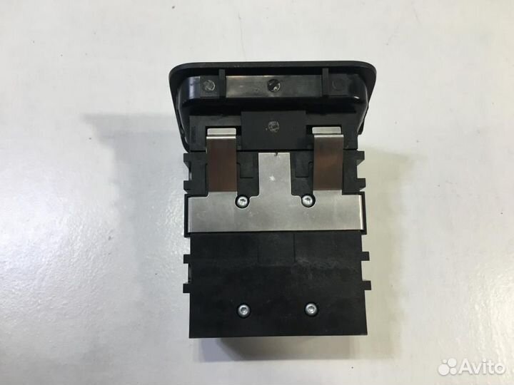 Кнопка фиксатора стояночного тормоза Mercedes-Benz