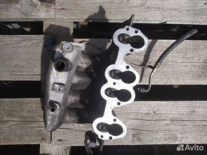 Коллектор впускной Volkswagen Passat B3 1.8