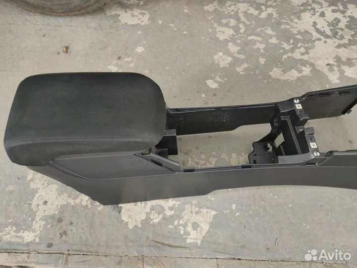 Подлокотник Лансер 10, бар. Центральная часть