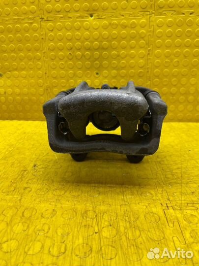 Суппорт тормозной задний левый Mercedes-Benz