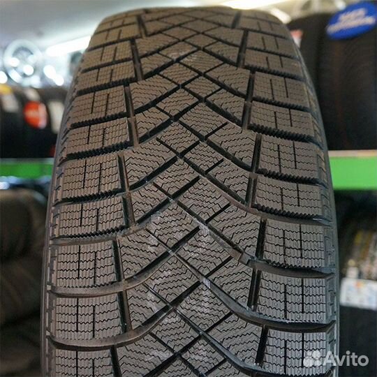 Pirelli Ice Zero FR 215/60 R17