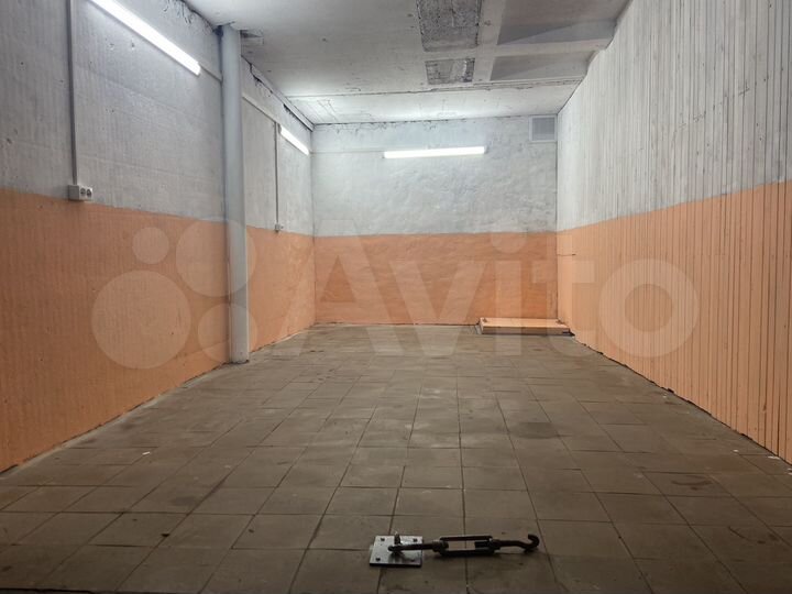 Гараж, > 30 м²