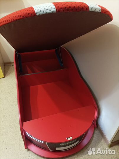 Детская кровать-машинка