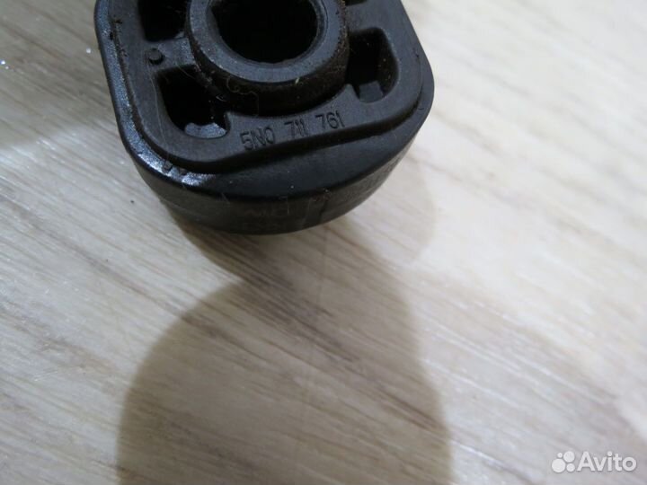 Фиксатор троса кпп Volkswagen Polo