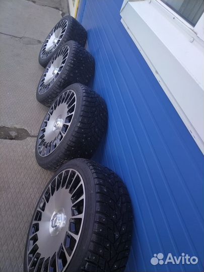 Колеса на Mercedes Maybach R20 разноширокие
