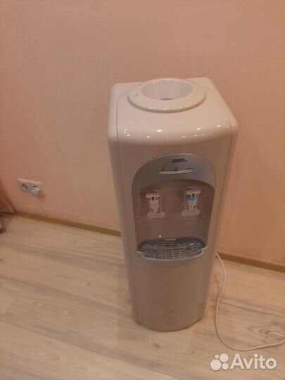 Кулер для воды напольный