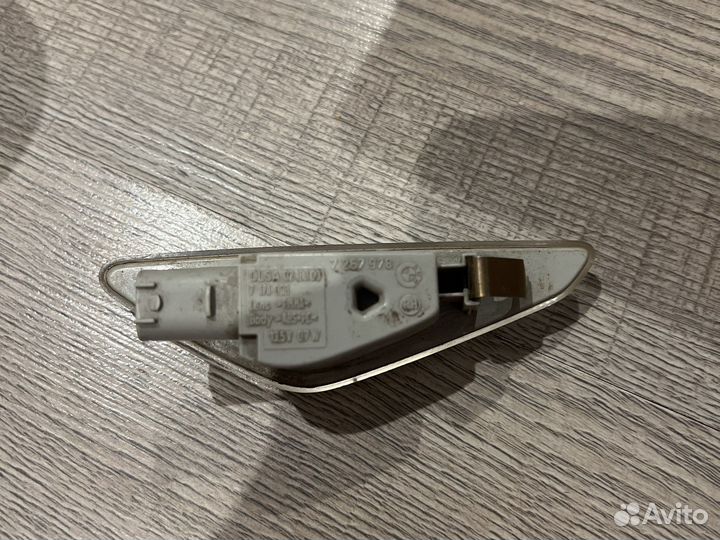 Повторитель поворота в крыло правый bmwx5 e70