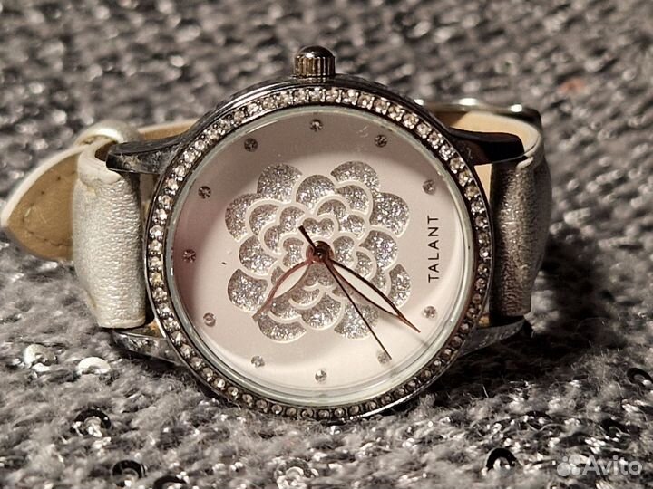 Часы женские / детские со стразами