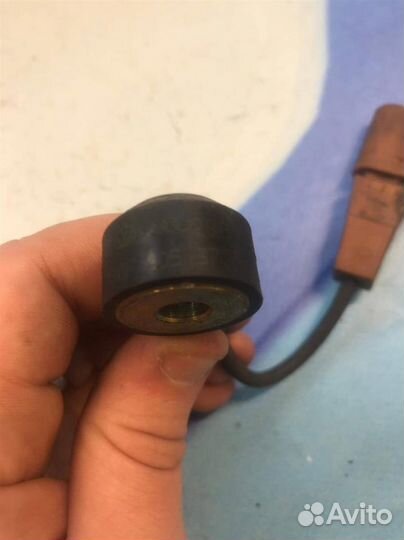 Датчик детонации 06F905377