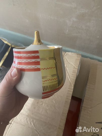 Сервиз чайник и сахарница