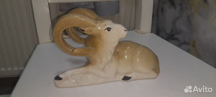 Статуэтка фарфоровая 