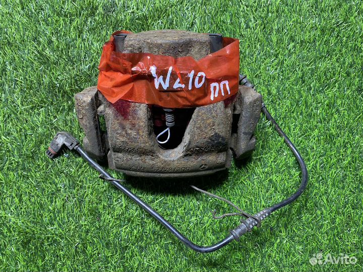 Суппорт передний правый Mercedes E-Class W210