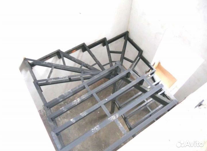Металлокаркас лестницы