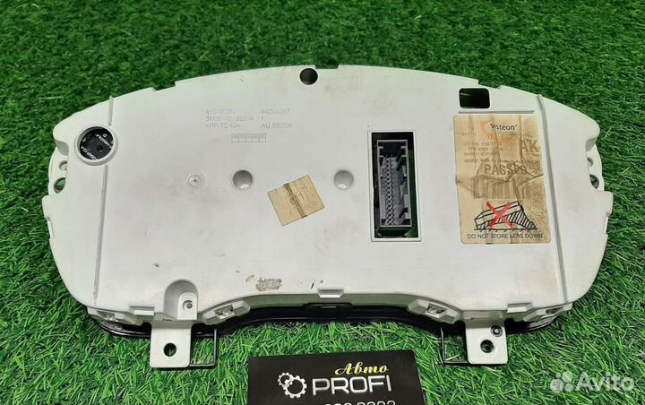 В наличии: приборная панель Ford Focus 2