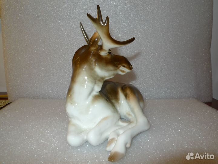 Фарфоровая фигурка