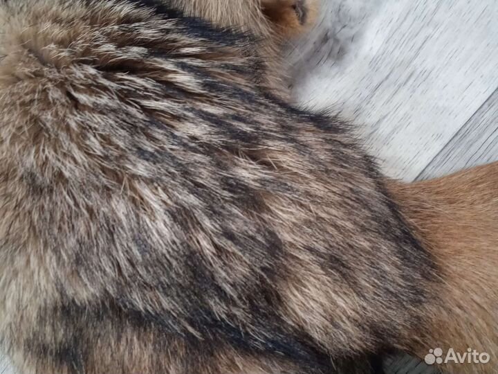 Мех волка на опушку капюшона