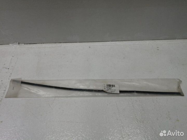 Молдинг лобового стекла передний левый Volkswagen