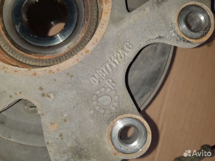 Кулак правый в сборе Jeep Grand Cherokee WK2 19г