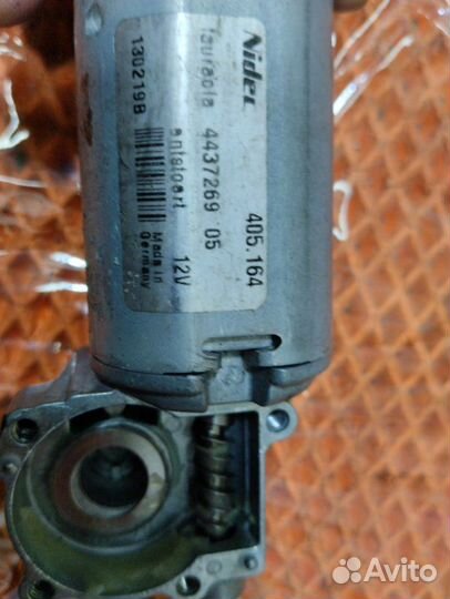 Моторчик регулировки сиденья правый Audi Q3 8U