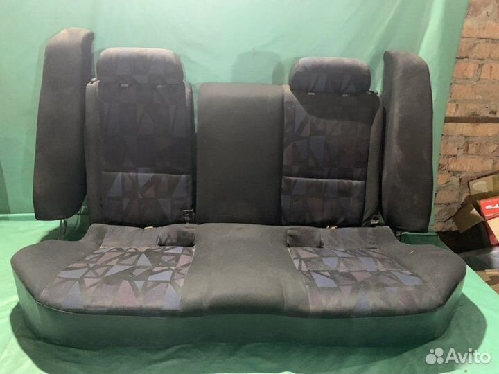 Сидение заднее Mitsubishi Carisma