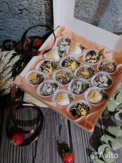 Клубника в шоколаде в коробке