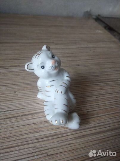 Статуэтка Тигренок