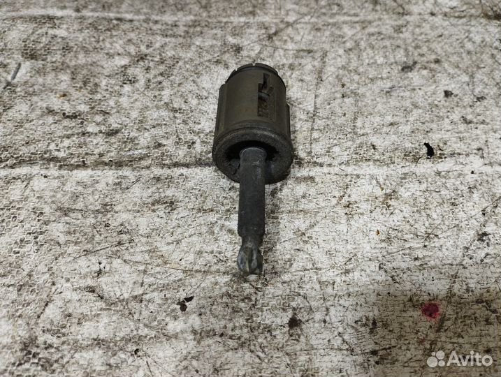 Личинка замка капота ford focus 1