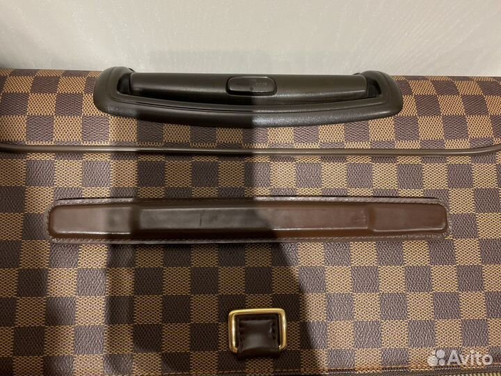 Чемодан на колесах Louis Vuitton