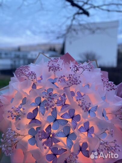 Светящейся букет из бабочек