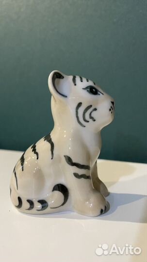 Статуэтка тигренок