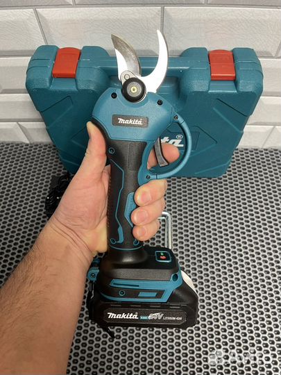 Секатор Makita