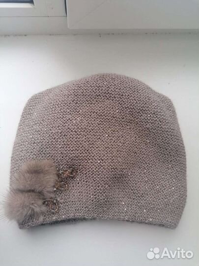 Шапочка женская, украшена мехом норки, с блёстками
